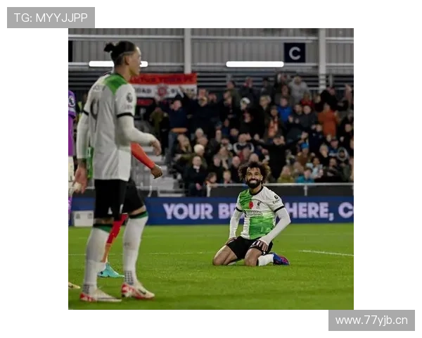 场面失控卢顿绝平威帅怒怼球迷 场面失控卢顿绝平威帅怒怼球迷